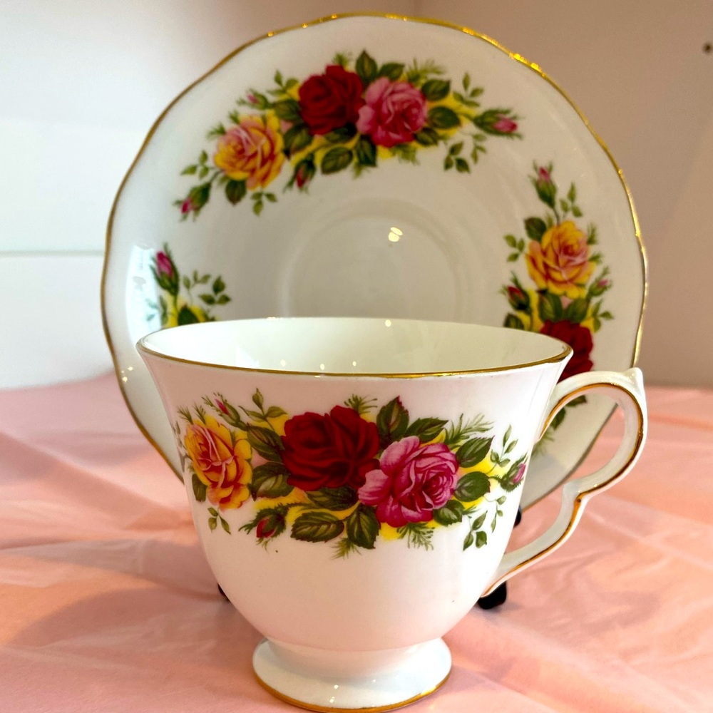 EUC Royal Vale Bone China Teacup and Saucer Adorned with Cabbage Roses